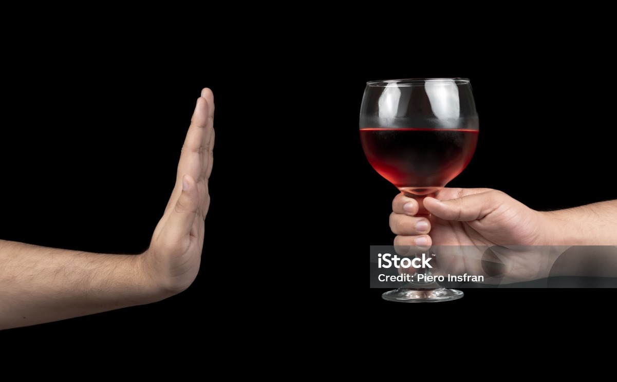 El lado oscuro del alcohol: 5 riesgos que debes conocer